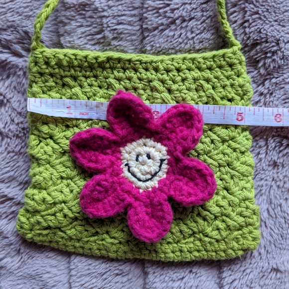 Handmade crochet smiley flower bag - Picture 5 of 7